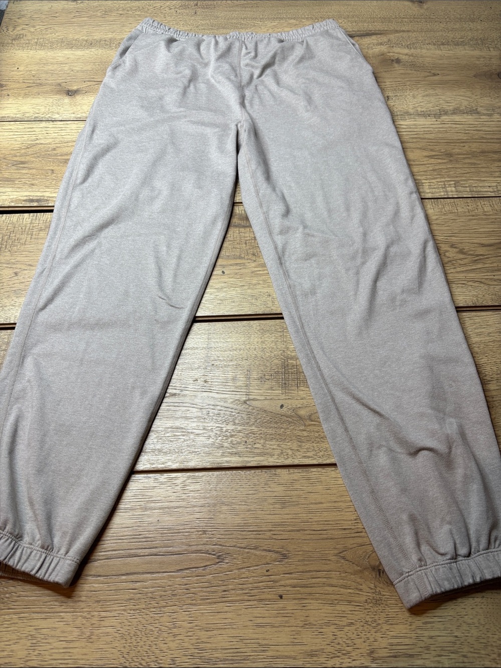 Women’s Vuori Boyfriend Jogger Pants in Oyster Size Medium
